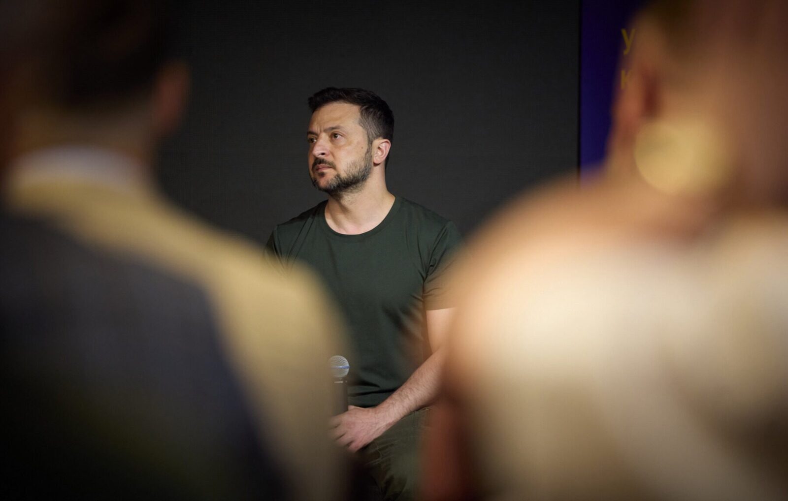 Zelenski: Oricine implicat în corupție va fi pedepsit / Prietenul lui Zelenski, Timur Mindici, a reușit să părăsească țara cu câteva ore înainte de percheziții într-un scandal de corupție