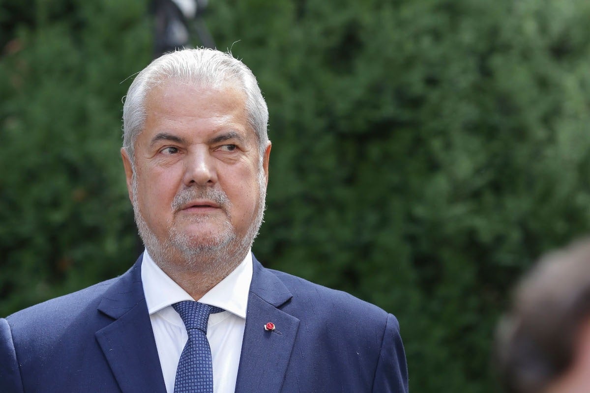 Adrian Năstase anunță că a trecut printr-o intervenție chirurgicală la umăr la Spitalul Foișor și se află în perioada de recuperare dificilă