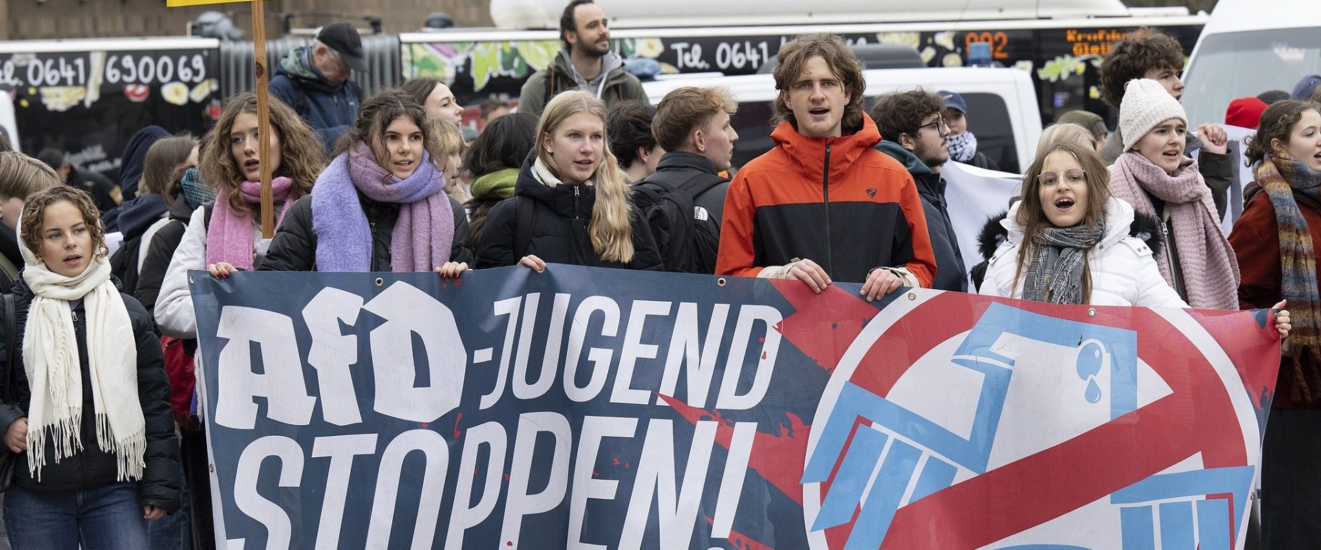 [ad_1] Partidul de extremă dreaptă Alternativa pentru Germania (AfD) și-a reorganizat grupul de tineri, intitulat „Generation Deutschland”, în cadrul unui congres desfășurat la Giessen, aproape de Frankfurt