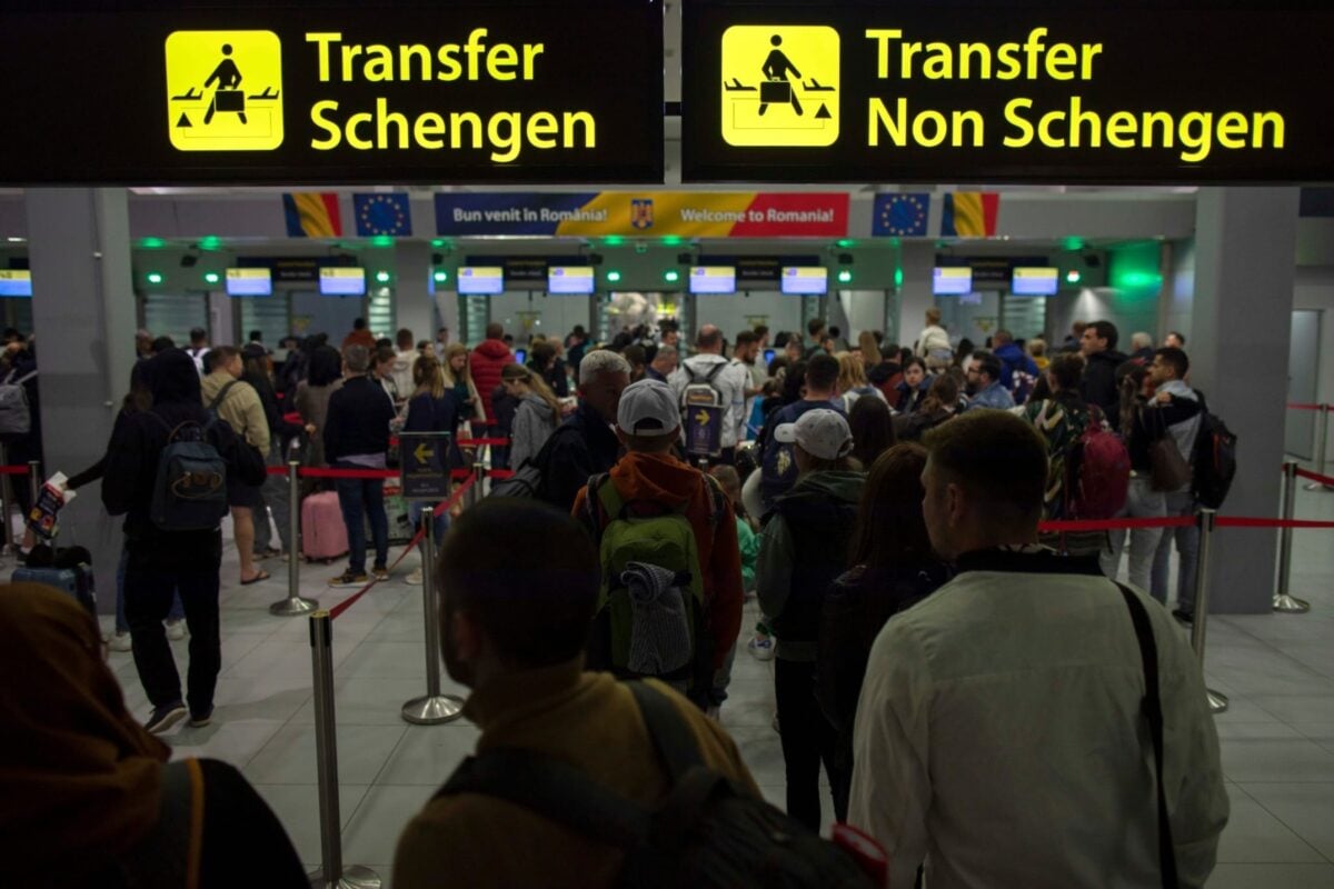 UE intenționează să restricționeze și mai mult acordarea vizelor pentru cetățenii ruși, oprind în mare măsură eliberarea permiselor Schengen pentru intrări multiple