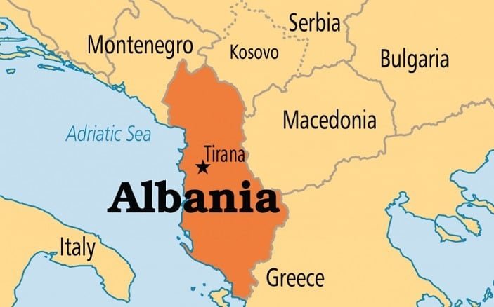 [ad_1] Vicepremierul și ministrul infrastrucurii din Albania, Belinda Balluku, a fost suspendată din poziție joi de către o instanță specializată în cazuri de corupție, după ce a fost acuzată într-un scandal legat de licitații publice, conform unor surse judiciare citate de agenția de știri AFP