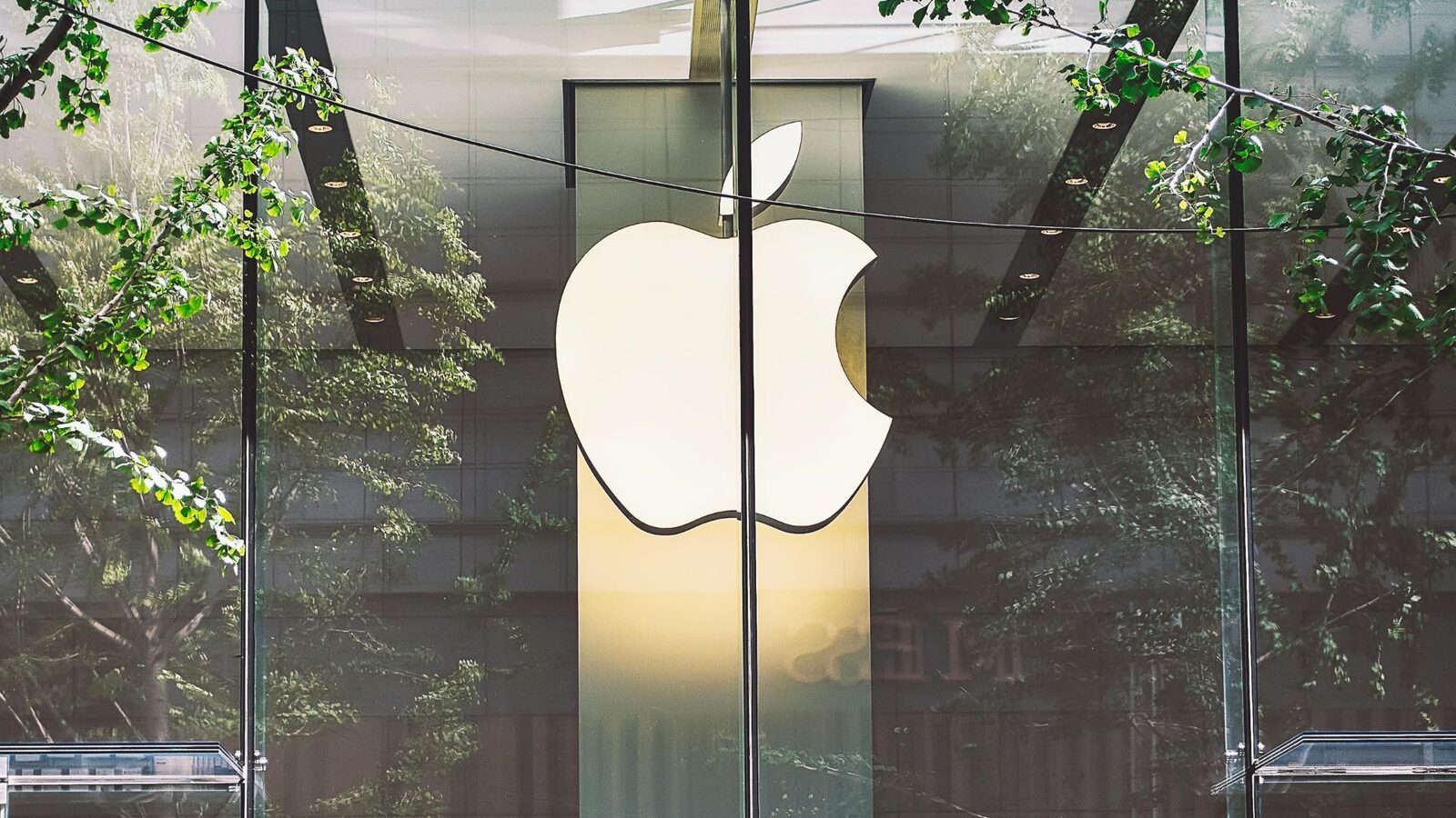 [ad_1] Autoritatea poloneză pentru concurență UOKiK a deschis o investigație oficială privind politica Apple de transparență a urmăririi utilizatorilor, una dintre cele mai discutate teme ale momentului în domeniul protecției datelor