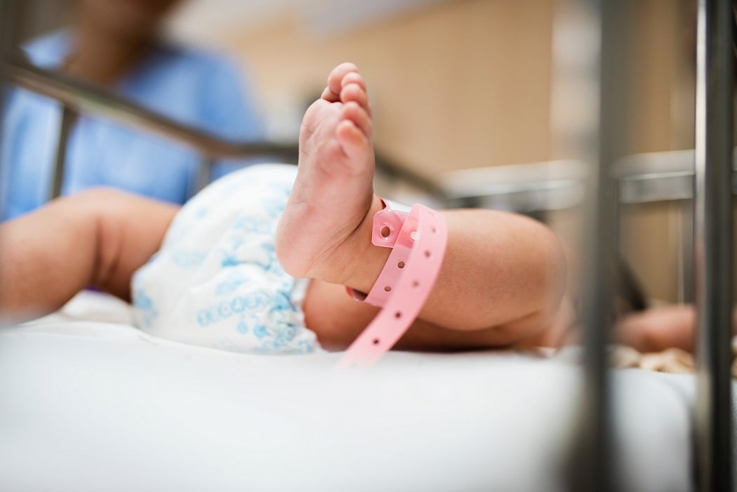 Ministrul Sănătății anunță că începând de anul viitor, nou-născuții vor fi testați în maternitate pentru 18 biomarkeri, în loc de trei