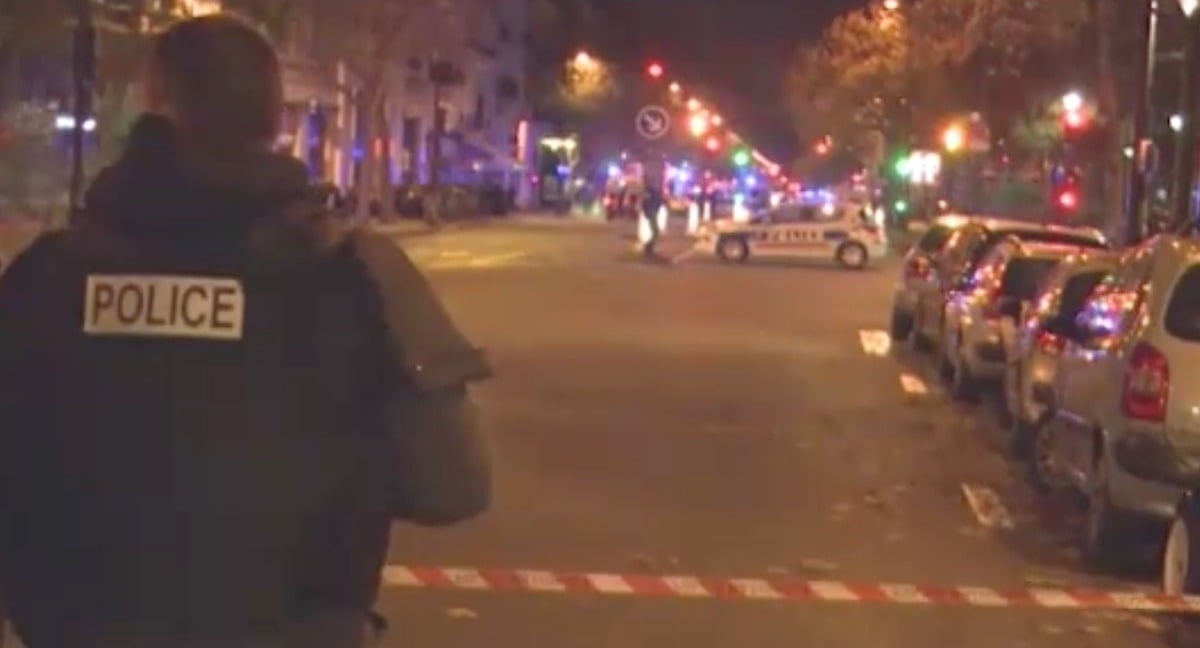 Franța comemorează victimele atacurilor jihadiste din 13 noiembrie 2015, printr-o serie de evenimente dedicate aducerii unui omagiu celor 132 de morți