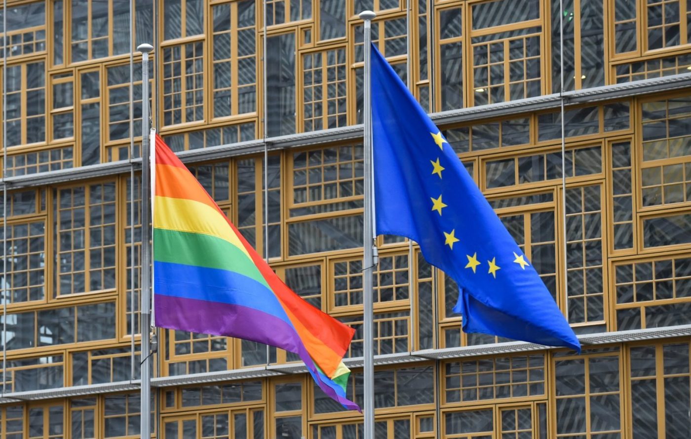 Comisia Europeană analizează o campanie civică pentru interzicerea terapiei de conversie care urmărește modificarea, reprimiterea sau suprimarea orientării sexuale