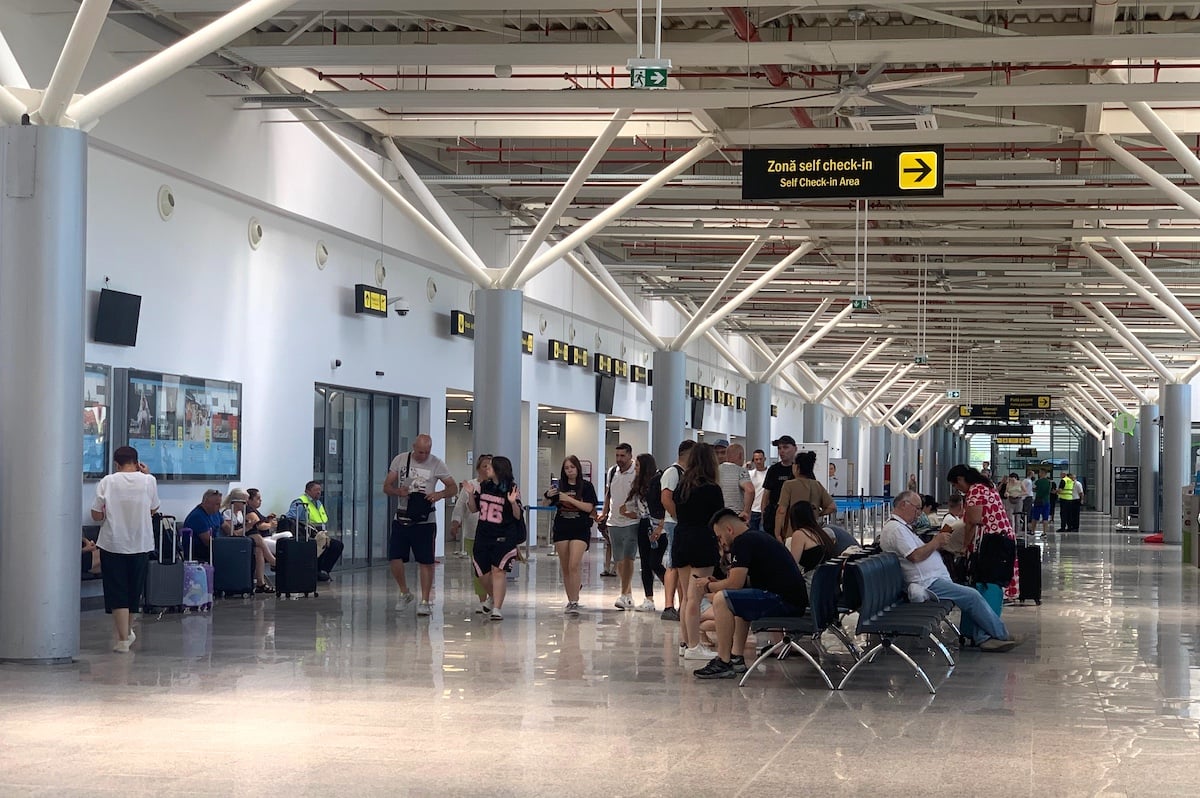 Ministerul Afacerilor Externe avertizează românii care călătoresc în Statele Unite despre riscul întârzierilor și anulărilor de zboruri generate de impasul guvernamental