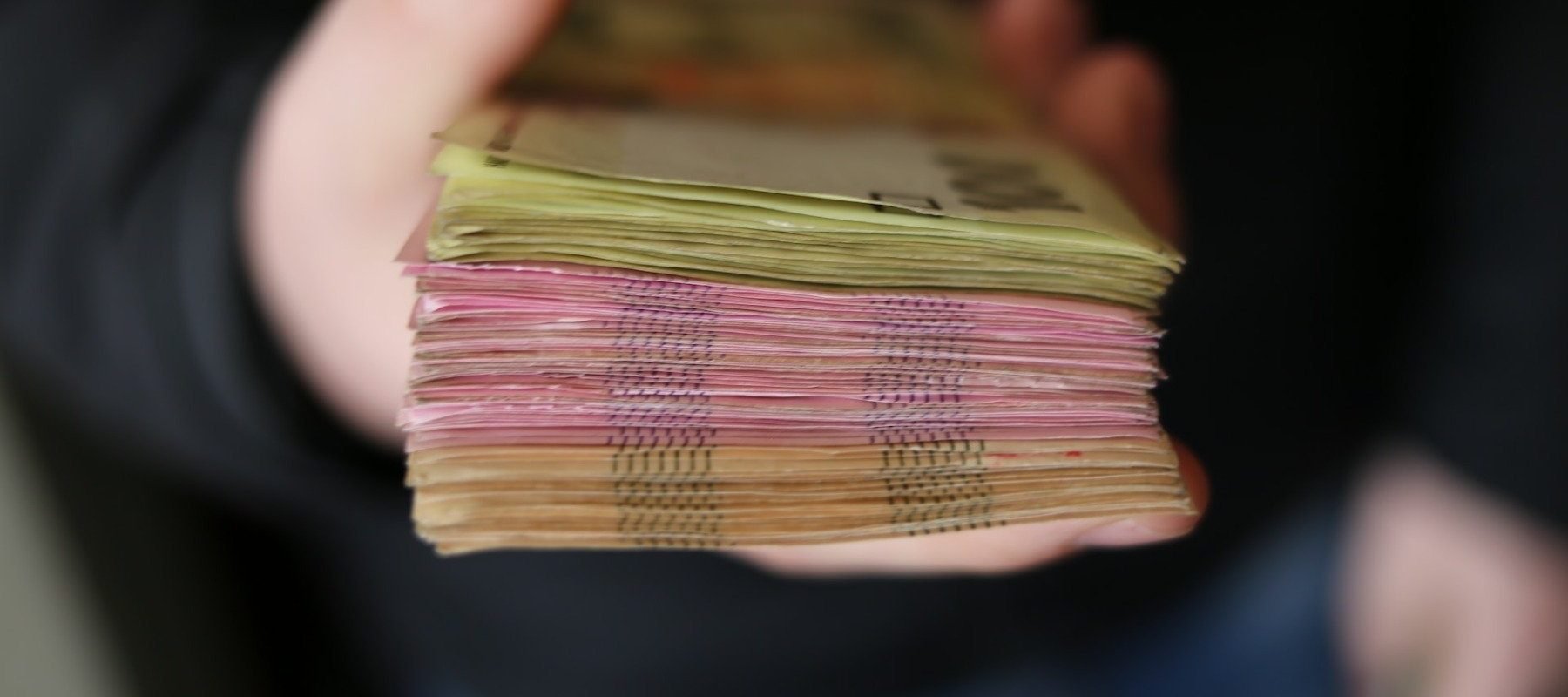 Investigație privind evaziune fiscală de aproape 5 milioane de lei în domeniul întreținerii și îngrijirii spațiilor, implicând firme-fantomă transferate pe numele unor persoane cu dificultăți financiare
