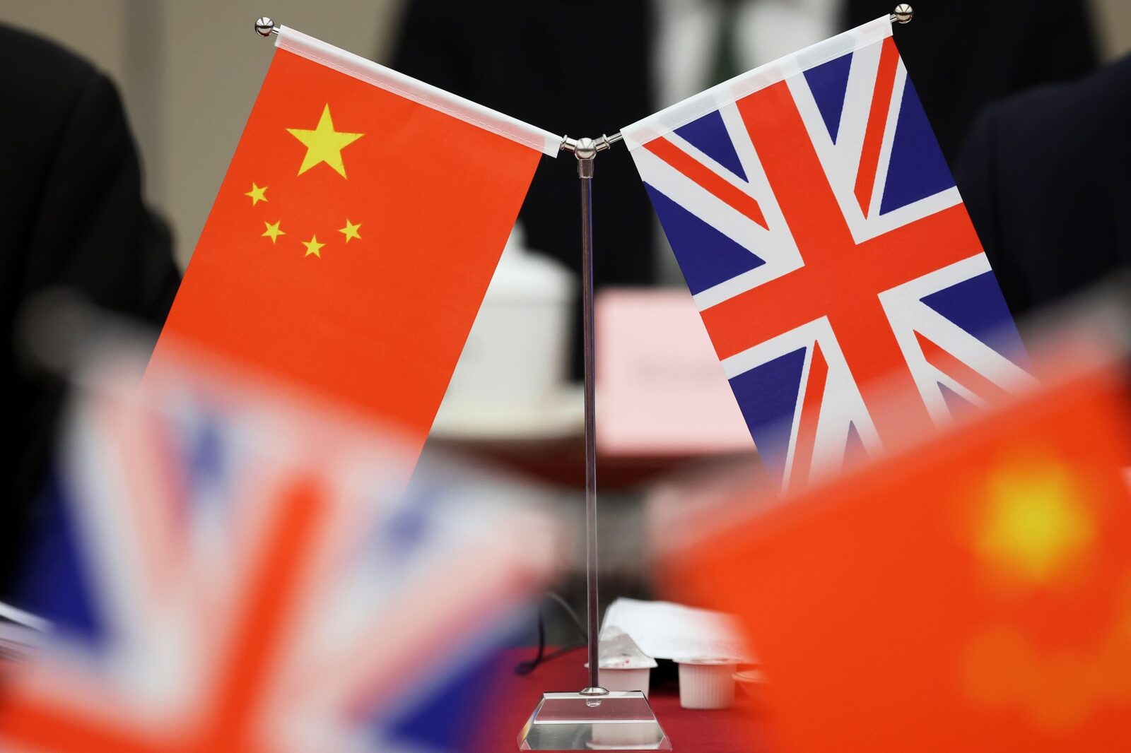 [ad_1] Recent, autoritățile de securitate din Marea Britanie au emis noi avertismente cu privire la tacticile utilizate de spionajul chinez pentru a obține acces la informații sensibile