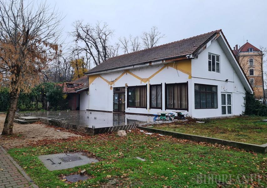 Primăria Oradea achiziționează cu 120.000 euro o clădire din Parcul Bălcescu, pe care trebuia să o primească gratuit pentru demolare, după ce în clădire a funcționat un restaurant
