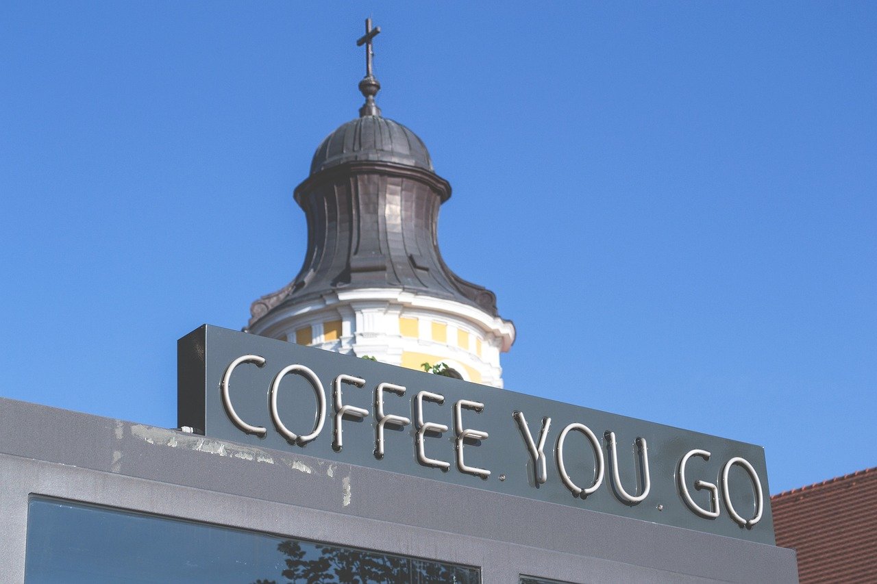 Industria Horeca se confruntă cu provocări majore: scăderea în Cluj, rezistență în Constanța, și reducerea deserturilor în Sibiu, pe fondul unor costuri crescute și a Veniturilor în declin ale populației