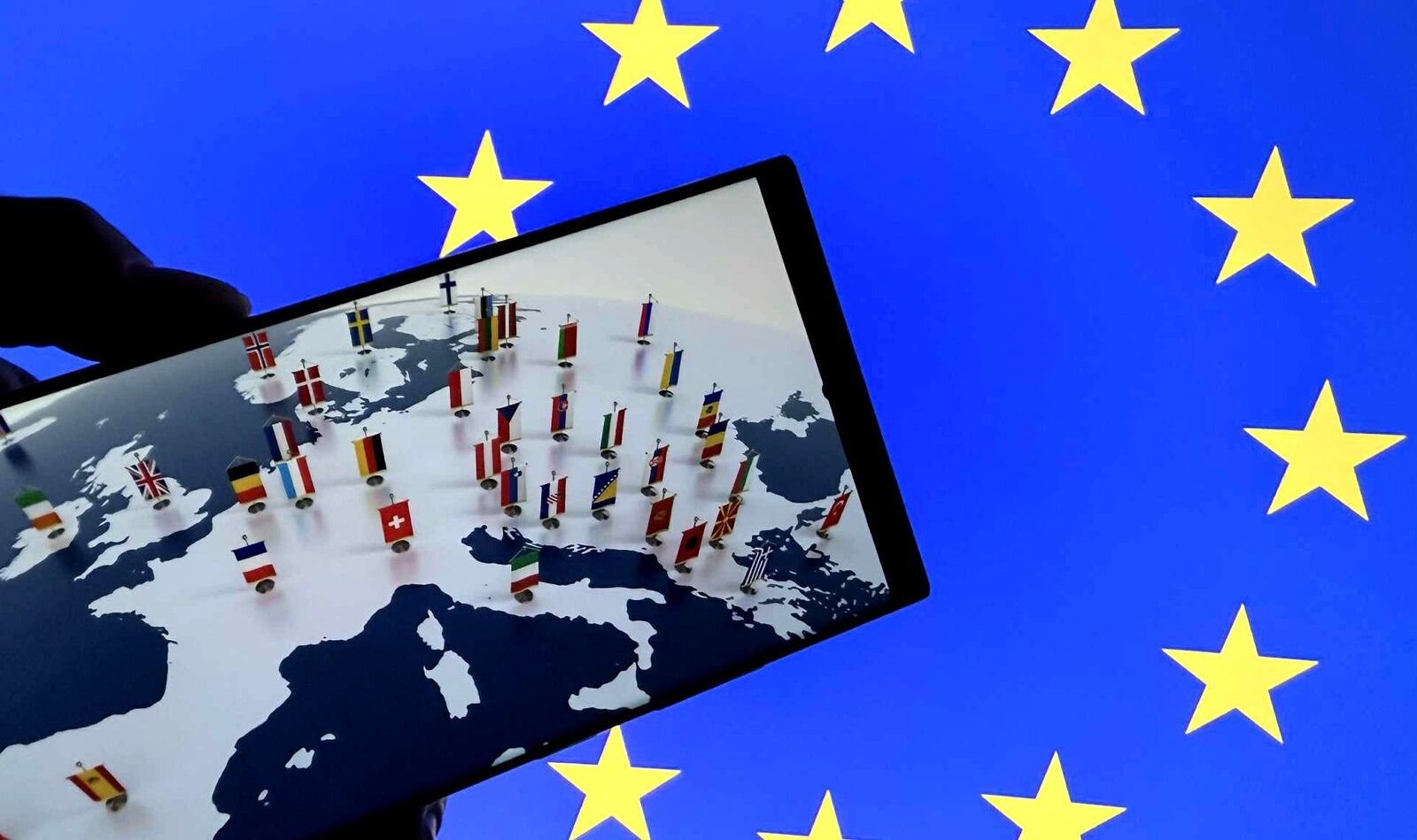 [ad_1] Planurile Comisiei Europene de a revizui legislația privind protecția datelor și reglementarea inteligenței artificiale au intensificat dezbaterea publică și au atras reacții ferme din partea organizațiilor pentru confidențialitate