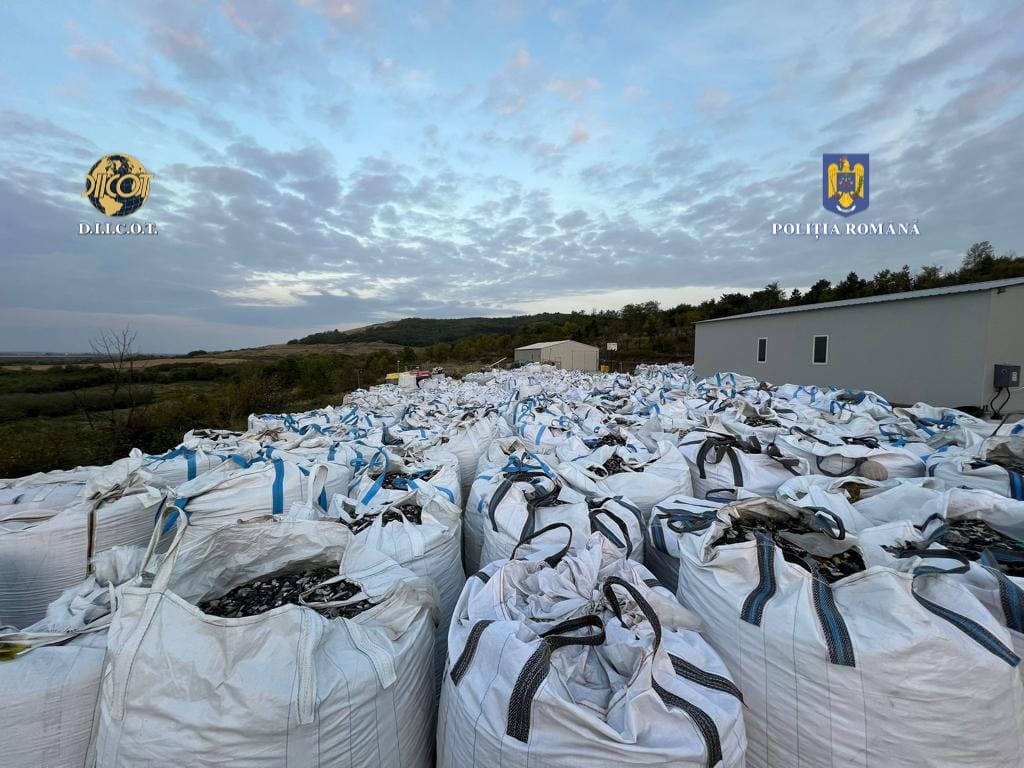 Garda de mediu avertizează asupra riscului de accident major în Satu Mare din cauza depozitării necorespunzătoare a mii de tone de azotat de amoniu de calciu, pompierii fiind alertați și aplicând mai multe sancțiuni