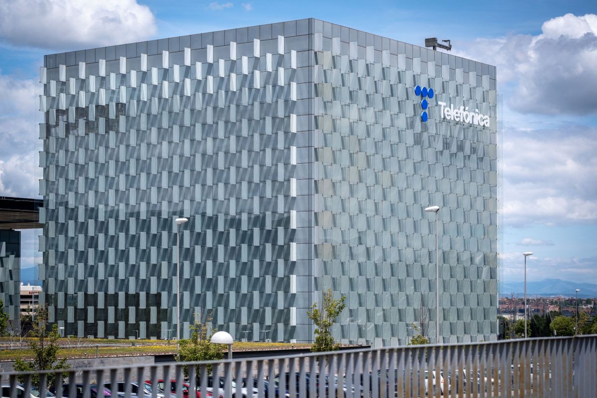 Telefonica, compania spaniolă care intenționează să achiziționeze Digi, înregistrează cea mai abruptă scădere în istoria sa la bursa.