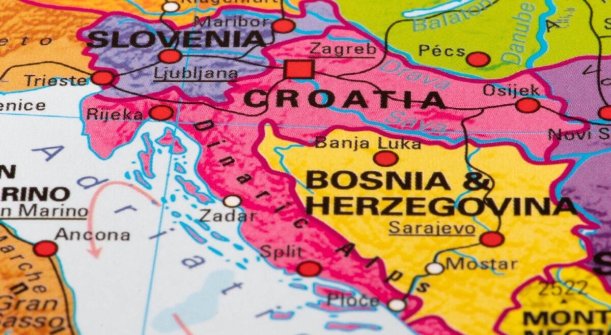 Un tribunal internațional decide eliberarea anticipată a unui criminal de război croat condamnat pentru uciderea și deportarea musulmanilor în Bosnia în anii ’90