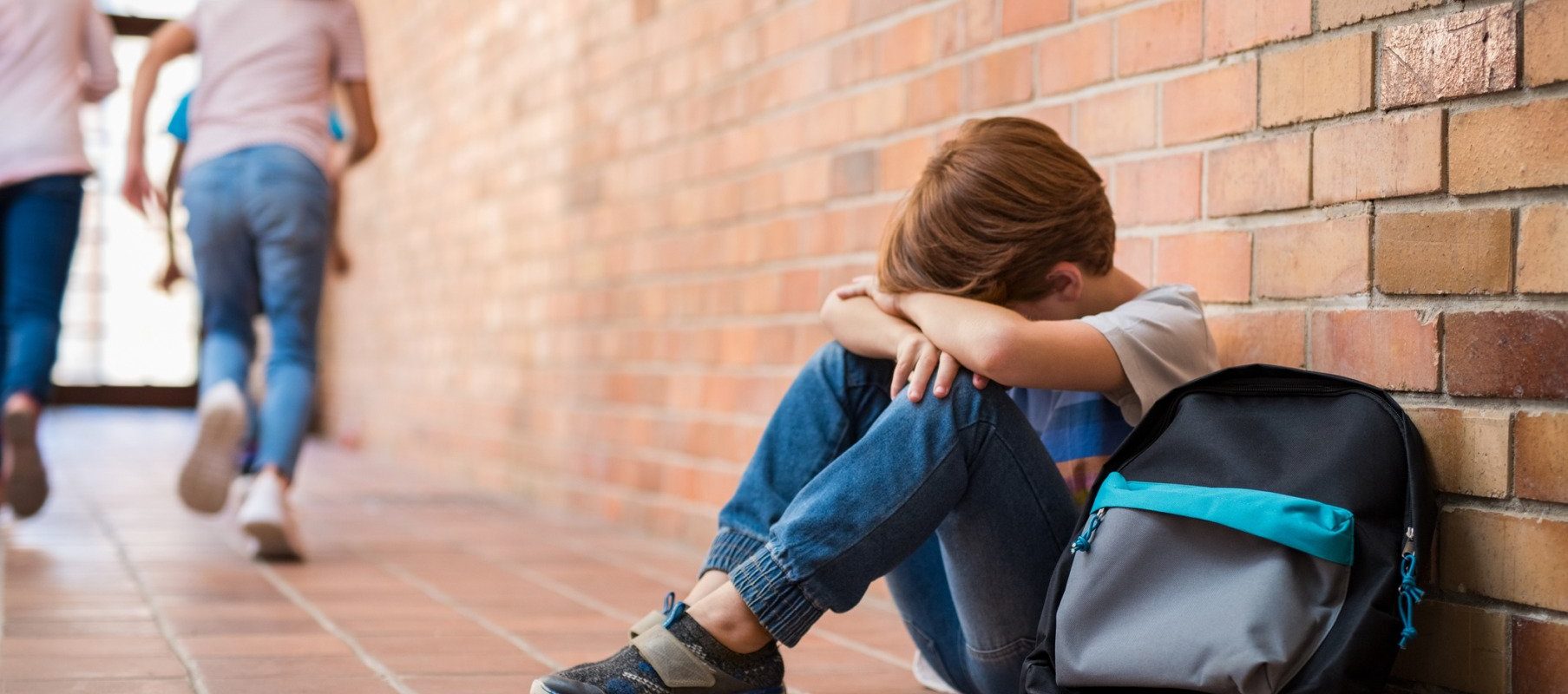 Ministrul Educației cere o evaluare a reacției autorităților după incidentul de violență la Liceul „Nicolae Bălcescu” din Cluj Napoca, unde un elev a fost agresat și i s-a amputat un deget din cauza colțarilor colegi