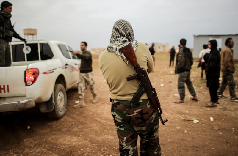 [ad_1] Forțe militare din Statele Unite și din Siria au efectuat atacuri asupra unor puncte care găzduiau arme ale grupării Stat Islamic