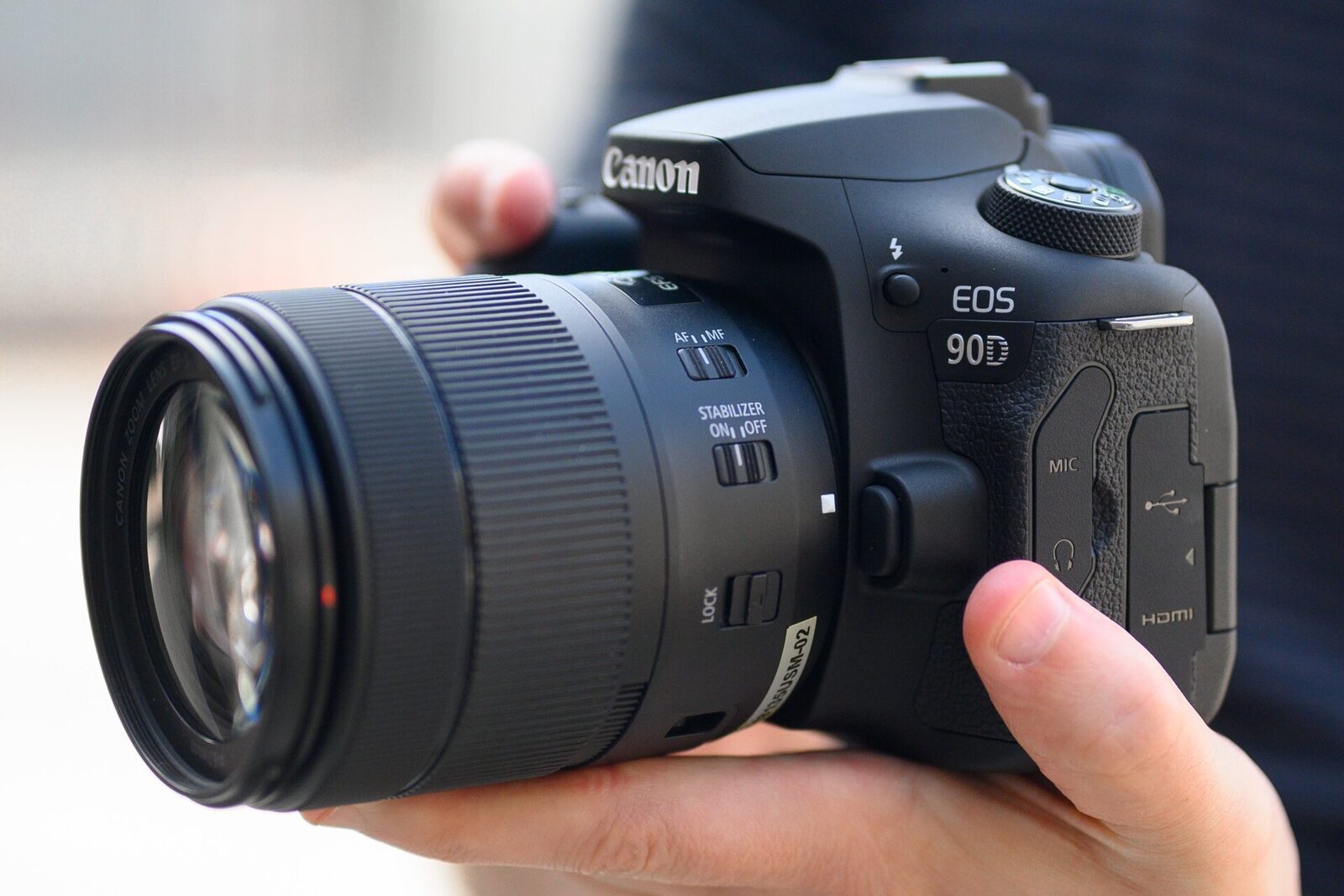 [ad_1] Calibrarea obiectivelor pe un aparat DSLR devine esențială pentru obținerea unor imagini clare și precise