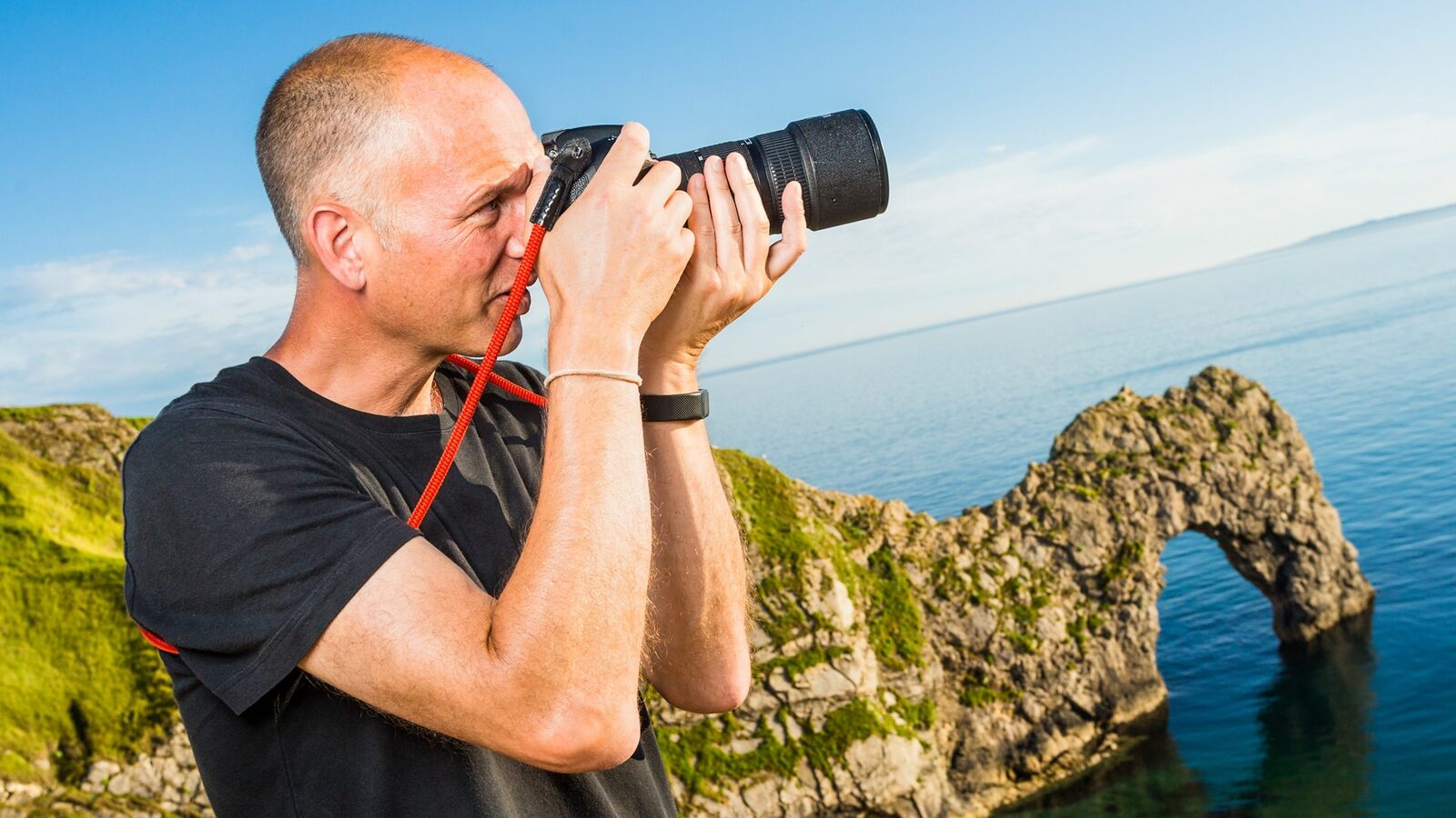 [ad_1] Aparatele foto mirrorless și DSLR moderne includ funcționalități avansate, precum butoane configurabile și moduri de memorare rapide, denumite C1, C2 și C3