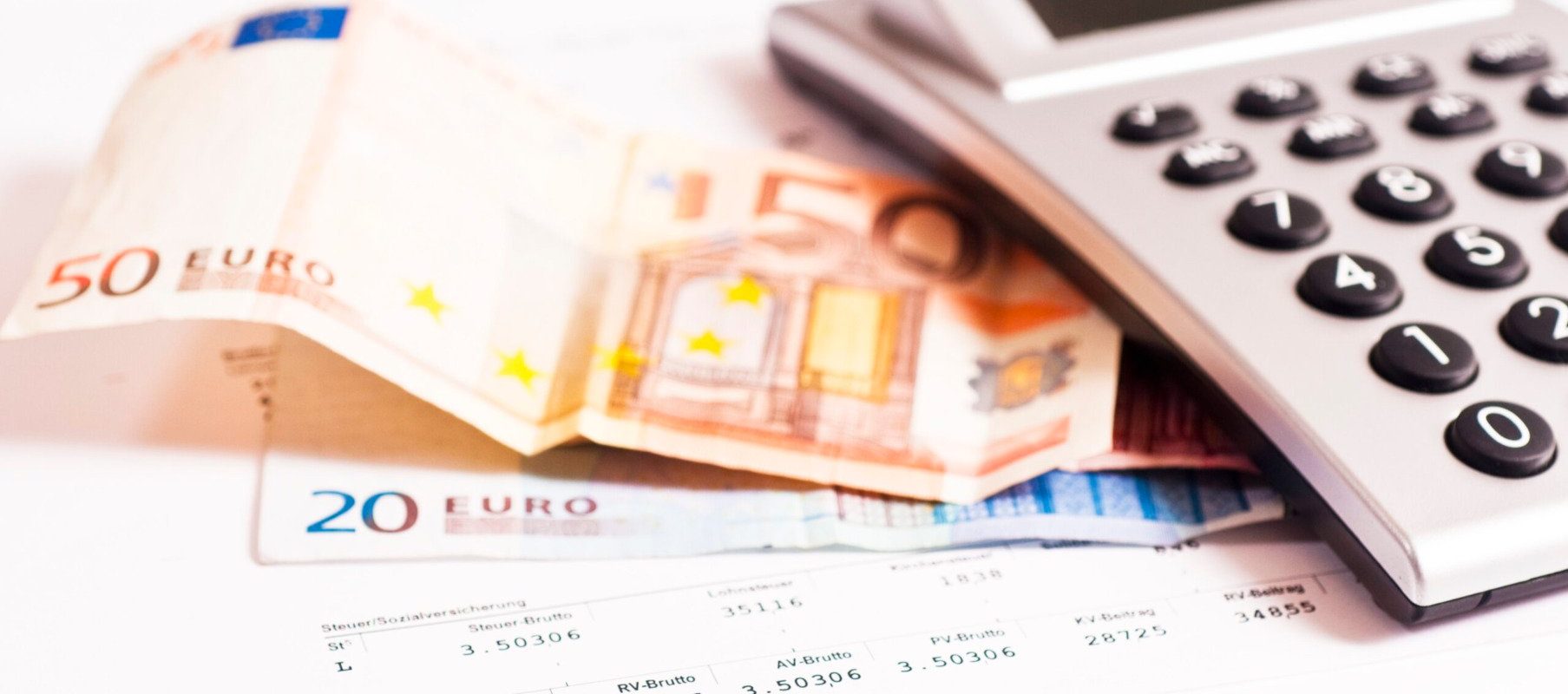Produsul Intern Brut a înregistrat o reducere de 0,2% în trimestrul al treilea din 2025, iar Fondul Monetar Internațional și-a ajustat în scădere estimările privind avansul economic al României pentru anul următor