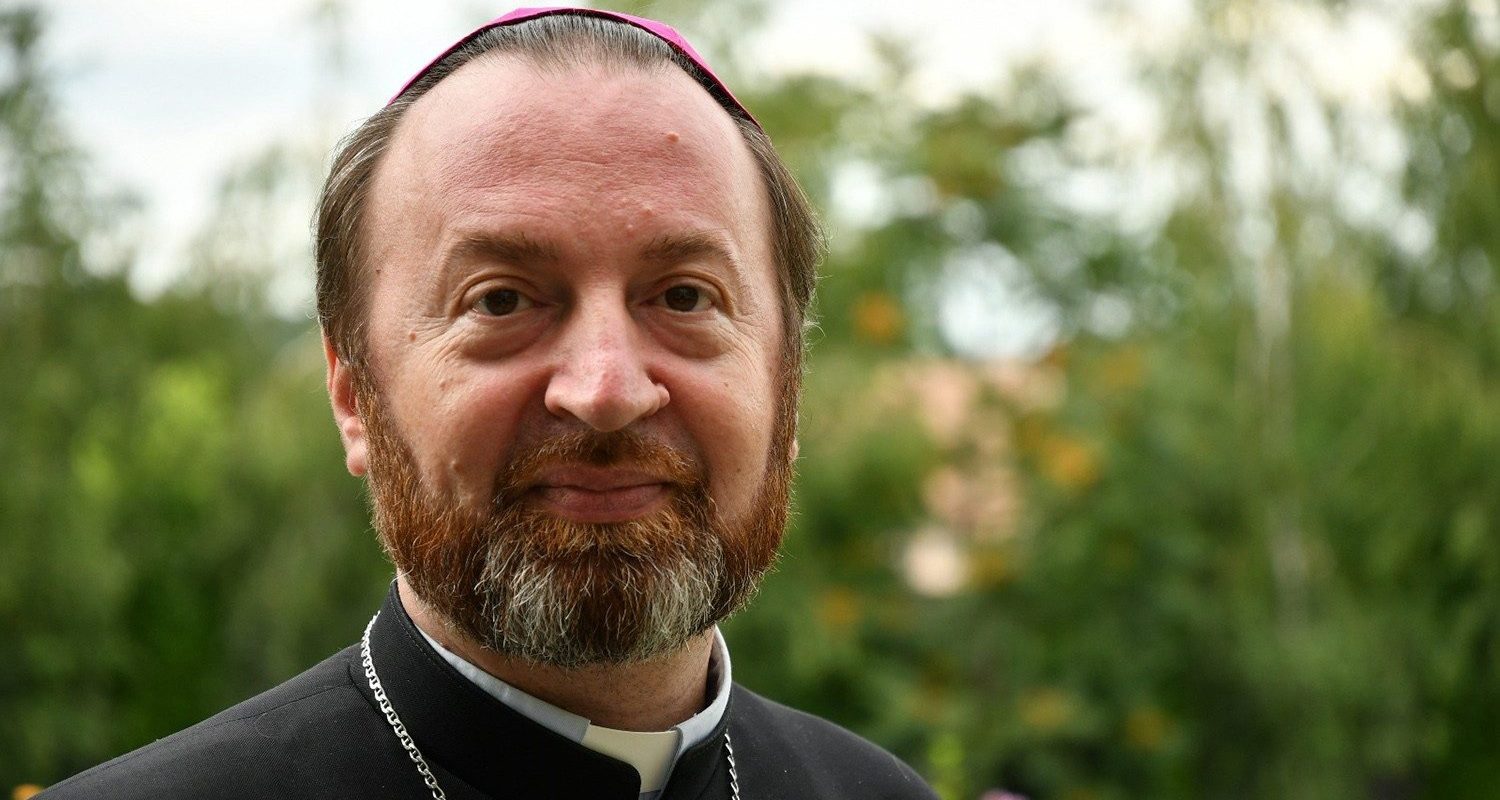 Episcopul Claudiu Lucian Pop devine noul conducător al Bisericii Greco-Catolice din România, anunțul fiind făcut în cadrul Sinodului de la Roma