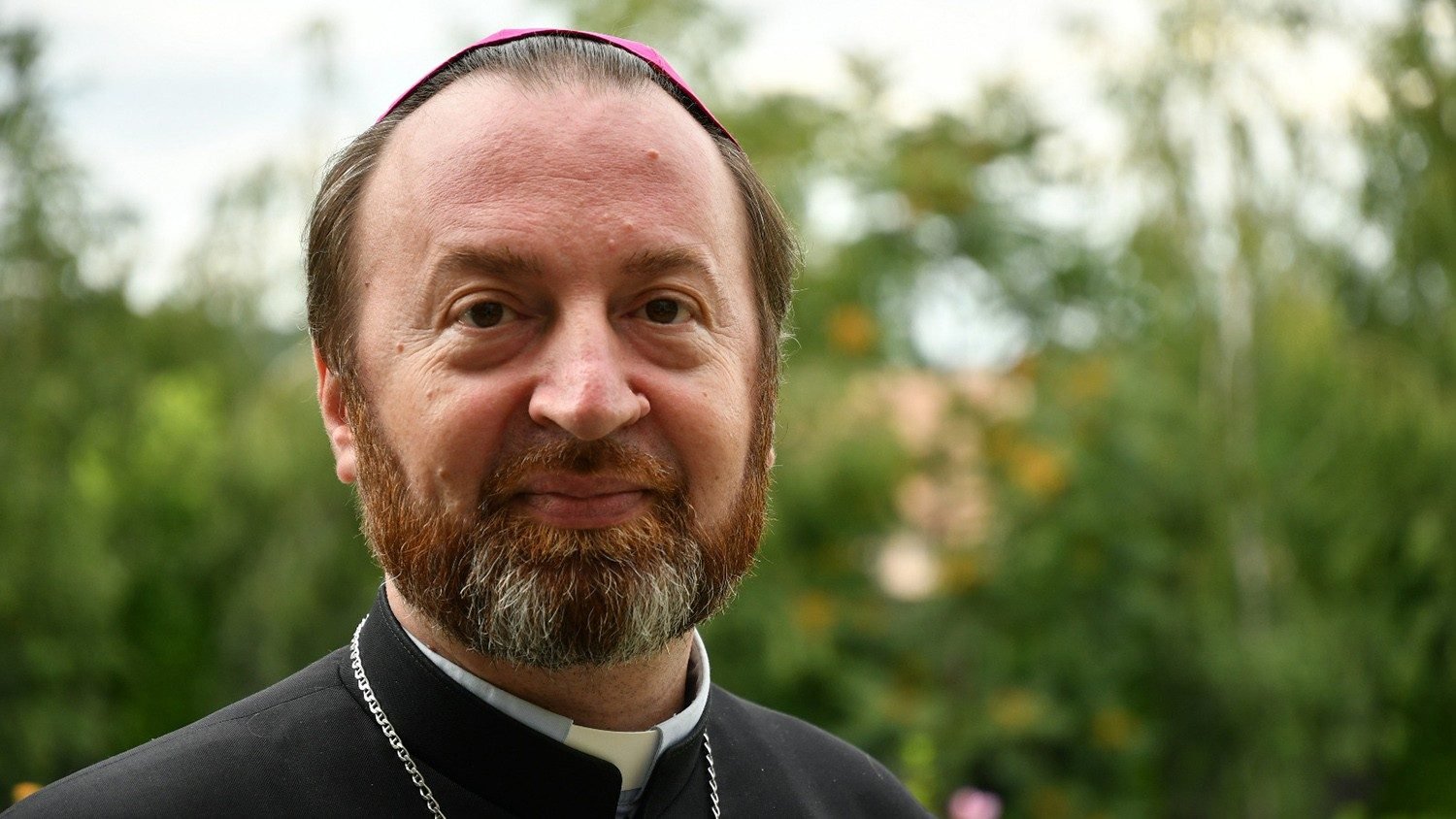 Episcopul Claudiu Lucian Pop devine noul conducător al Bisericii Greco-Catolice din România, anunțul fiind făcut în cadrul Sinodului de la Roma