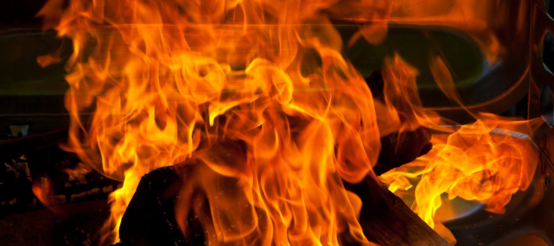 [ad_1] Un incendiu puternic a izbucnit duminică după-amiază într-un bloc ANL situat pe bulevardul Oltenia din Craiova, conform informațiilor furnizate de autoritățile pentru situații de urgență