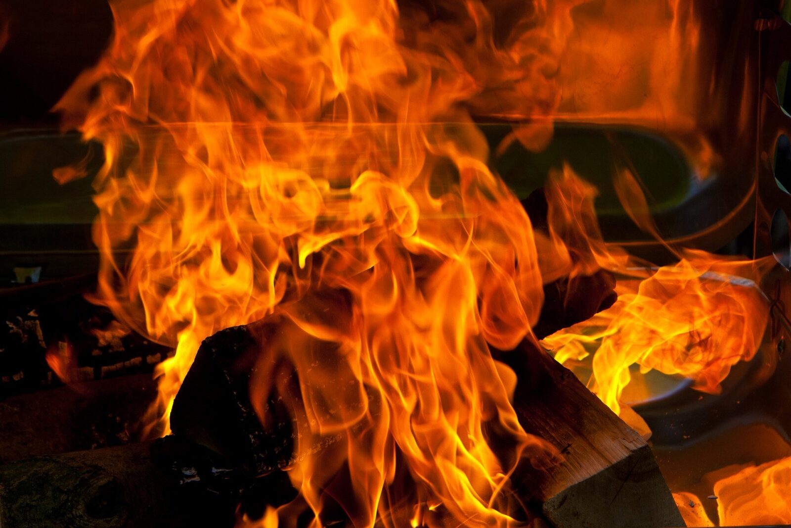 [ad_1] Un incendiu puternic a izbucnit duminică după-amiază într-un bloc ANL situat pe bulevardul Oltenia din Craiova, conform informațiilor furnizate de autoritățile pentru situații de urgență