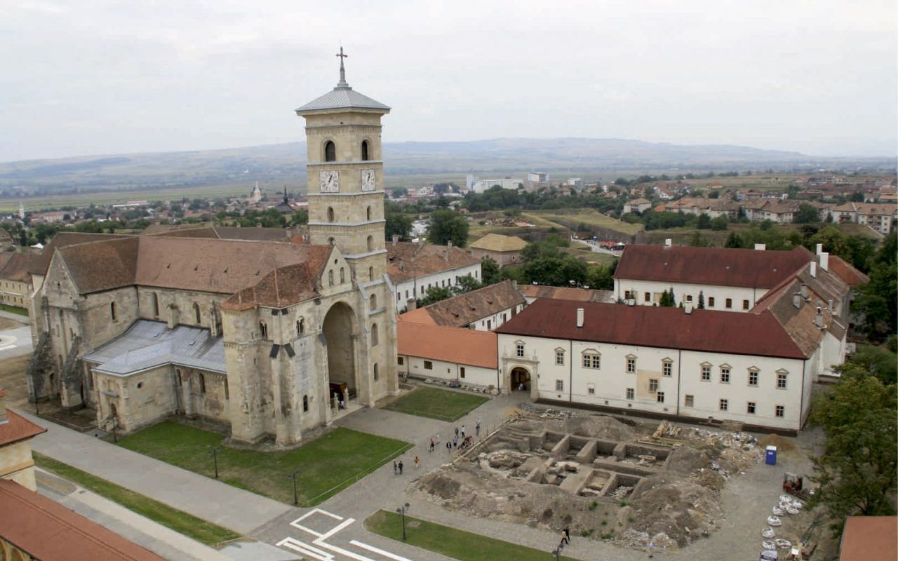 [ad_1] Clopotele bisericilor din județul Alba vor suna de 107 ori în cadrul unui eveniment intitulat „Patria Recunoscătoare – Clopotele Întregirii – în memoria Făuritorilor Marii Uniri”, conform anunțului făcut de o publicație locală