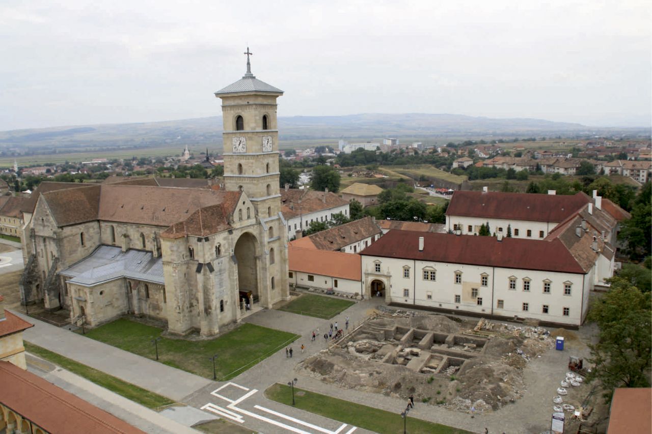 [ad_1] Clopotele bisericilor din județul Alba vor suna de 107 ori în cadrul unui eveniment intitulat „Patria Recunoscătoare – Clopotele Întregirii – în memoria Făuritorilor Marii Uniri”, conform anunțului făcut de o publicație locală