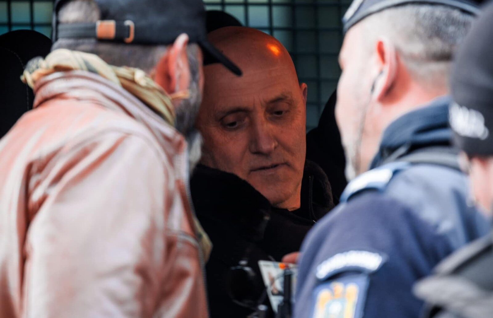 Ministrul Justiției: Returnarea celor trei persoane urmărite internațional s-a realizat printr-o procedură de extrădare, fără voința lor de a se prezenta voluntar în fața autorităților