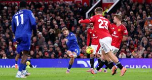 Manchester United suferă prima înfrângere după 5 meciuri, Everton câștigând cu un om mai puțin.