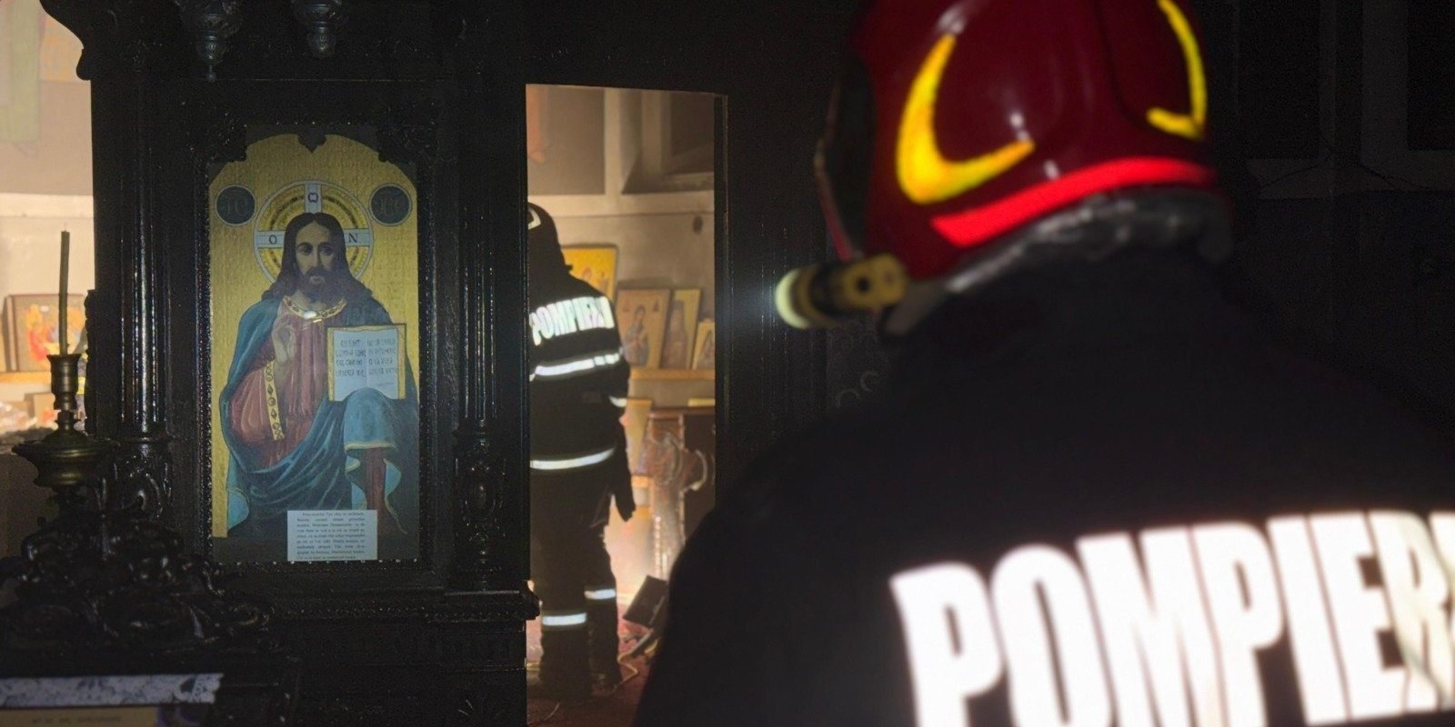 [ad_1] Un incendiu a fost semnalat joi seară la Biserica „Adormirea Maicii Domnului” din municipiul Dorohoi, potrivit informațiilor transmise de autoritățile de intervenție în situații de urgență