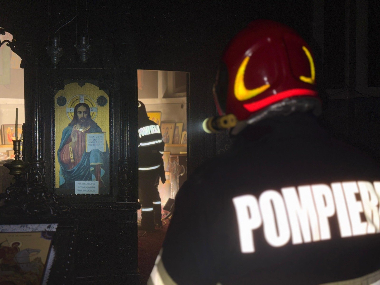 [ad_1] Un incendiu a fost semnalat joi seară la Biserica „Adormirea Maicii Domnului” din municipiul Dorohoi, potrivit informațiilor transmise de autoritățile de intervenție în situații de urgență