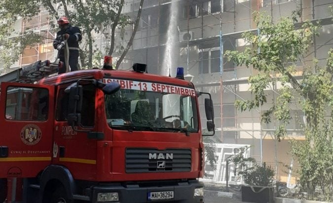 [ad_1] Locuitorii unui bloc din orașul Titu, din județul Dâmbovița, au fost evacuați vineri seară după ce s-a simțit un miros de gaz în clădire, conform informațiilor furnizate de Inspectoratul pentru Situații de Urgență Dâmbovița