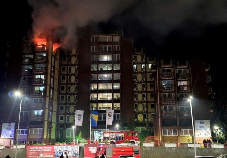 [ad_1] Miercuri, numărul persoanelor decedate în urma incendiului care a avut loc la un centru de bătrâni din Tuzla, situat în partea de nord a Bosniei-Herțegovina, a ajuns la 11