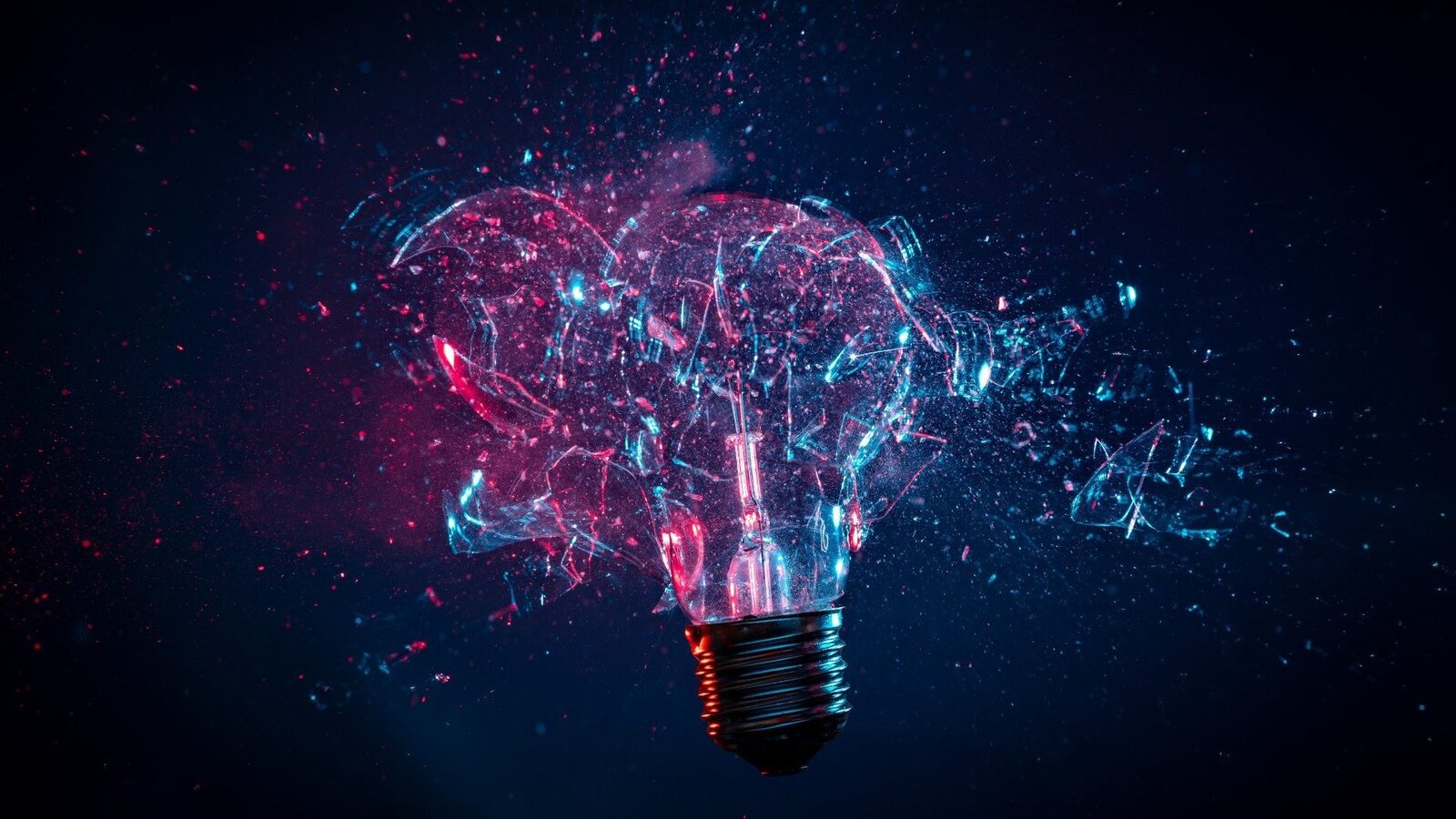 [ad_1] Funcțiile software moderne sunt adesea considerate rezultate ale unui proces meticulos de design, însă realitatea istorică arată adesea o evoluție haotică, determinată de întâmplări sau greșeli