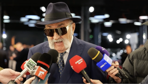 <p>Sigur! Iată o variantă reformulată a titlului:</p>
<p><strong>Decizie finală: Țiriac renunță la construcția sălii polivalente din Otopeni, din cauza impedimentelor legate de culoarul de aterizare</strong></p>