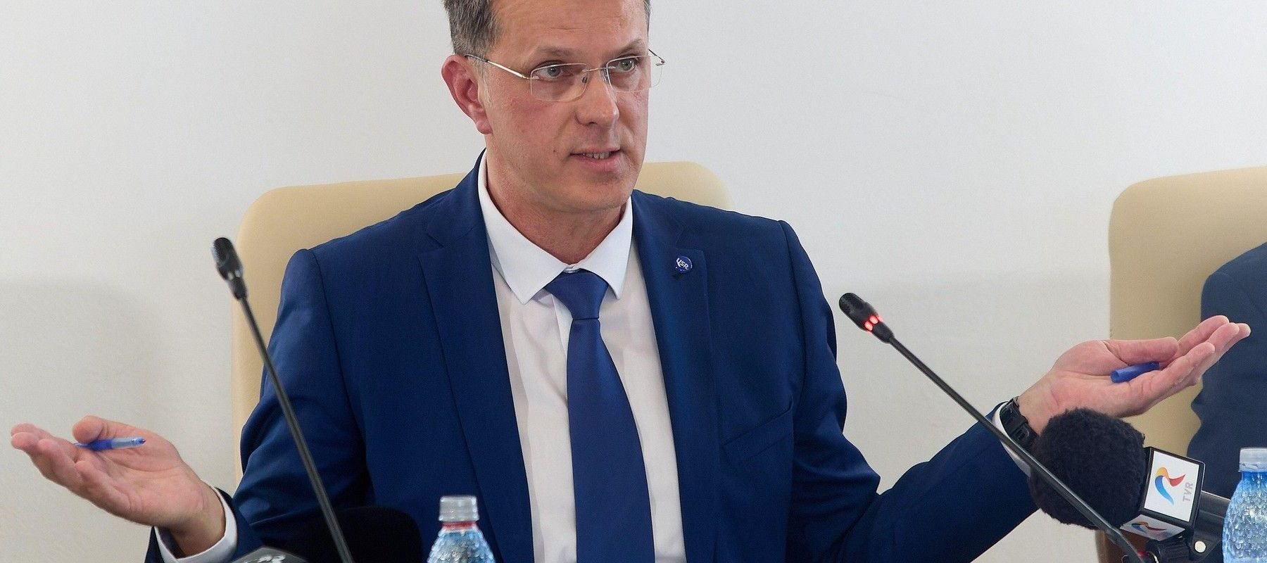 Ionuț Moșteanu din USR anunță finalizarea discuțiilor despre pensiile magistraților miercuri, subliniind că solicitările au fost inacceptabile și menționează posibilitatea unei întâlniri pentru o soluție comună