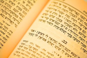 AI accesează o colecție extinsă de manuscrise evreiești medievale din Geniza de la Cairo