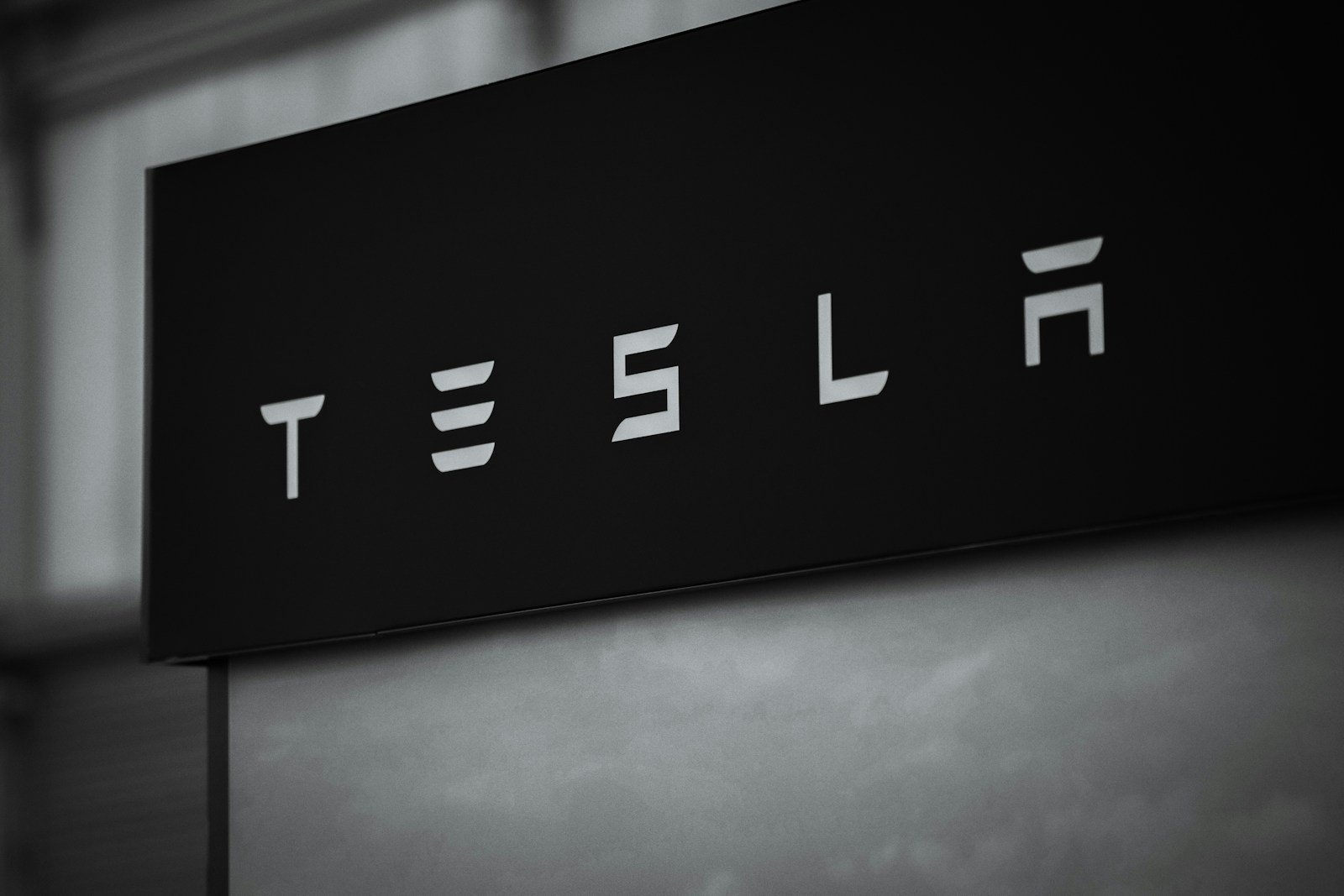 [ad_1] Acționarii Tesla au aprobat joi un pachet uriaș de compensații pentru CEO-ul Elon Musk, evaluat la aproape 1.000 de miliarde de dolari, cu un sprijin de peste 75%, conform rezultatelor anunțate în cadrul adunării generale anuale a companiei, desfășurată în Texas