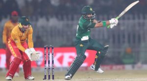 Babar și Farhan conduc Pakistanul la 195 împotriva Zimbabueului