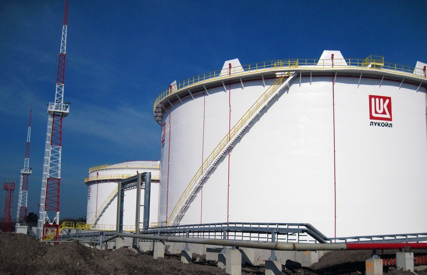 [ad_1] Parlamentul bulgar a respins joi un veto prezidențial asupra legii care permite guvernului să preia controlul asupra rafinăriei de petrol Lukoil și să o privatizeze pentru a evita impactul sancțiunilor americane aproape de intrarea în vigoare