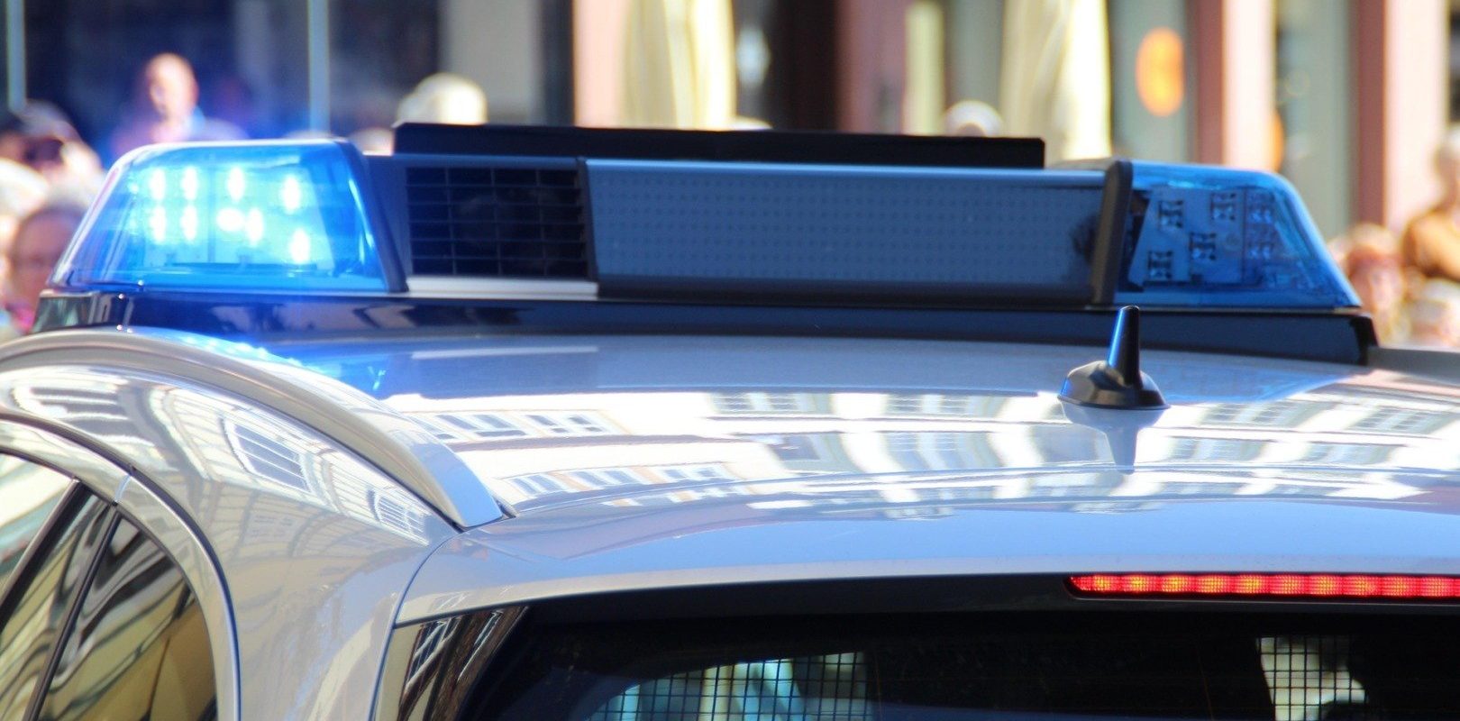 [ad_1] O fetiță în vârstă de un an și o lună a fost grav rănită într-un accident petrecut sâmbătă în județul Vaslui, unde un automobil a lovit cu violență un cap de pod