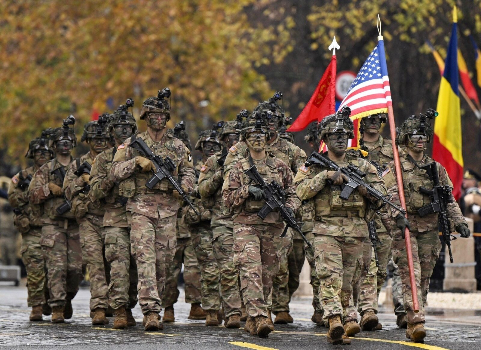 Congresmani americani solicită Secretarului Apărării să reevalueze decizia de retragere a peste 700 de militari din zona estică a NATO