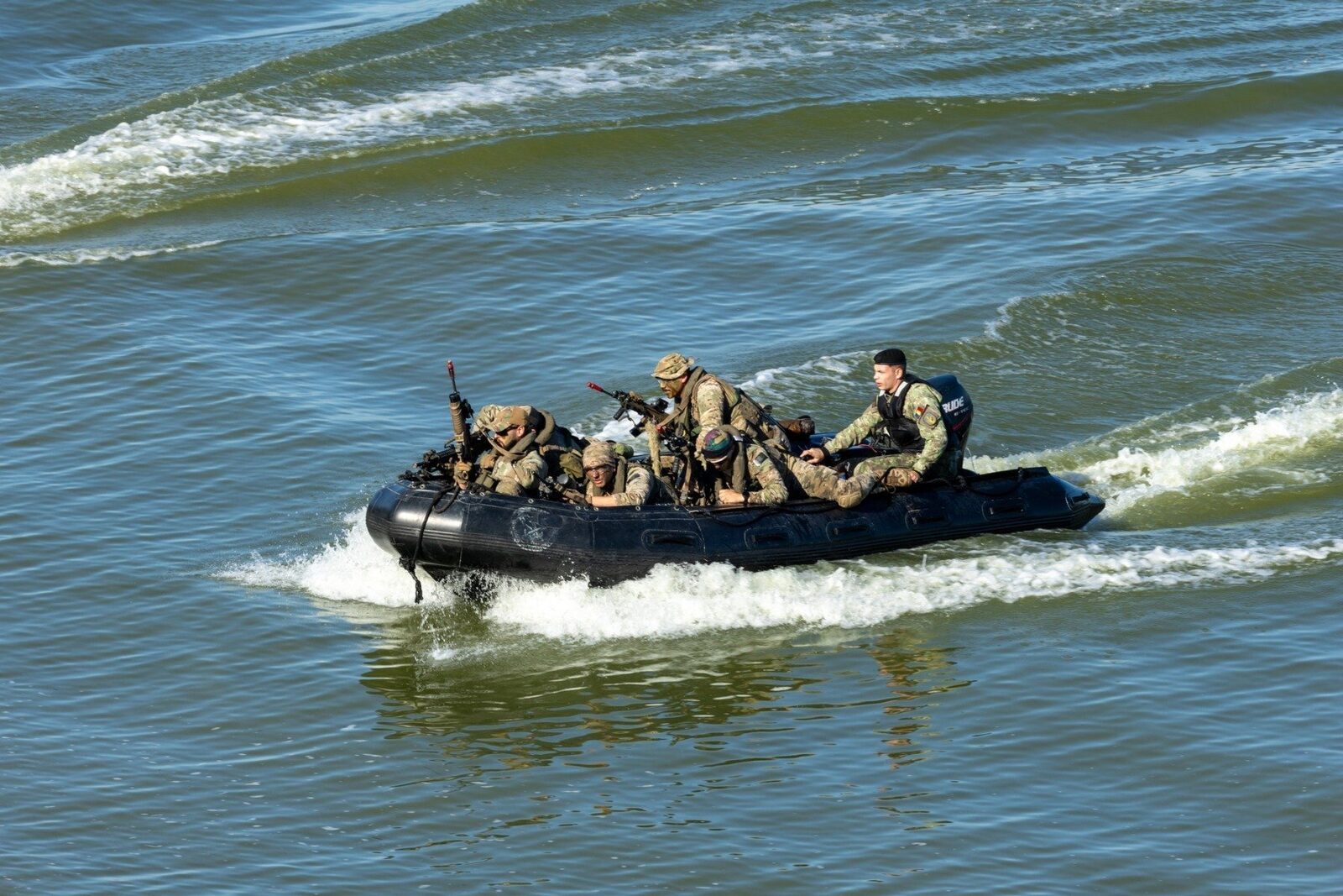 Forțe militare din România, Franța și Portugalia au traversat râul Mureș în timpul exercițiului NATO „Dacian Fall 2025”, încheiat în poligonul de la Sântimbru