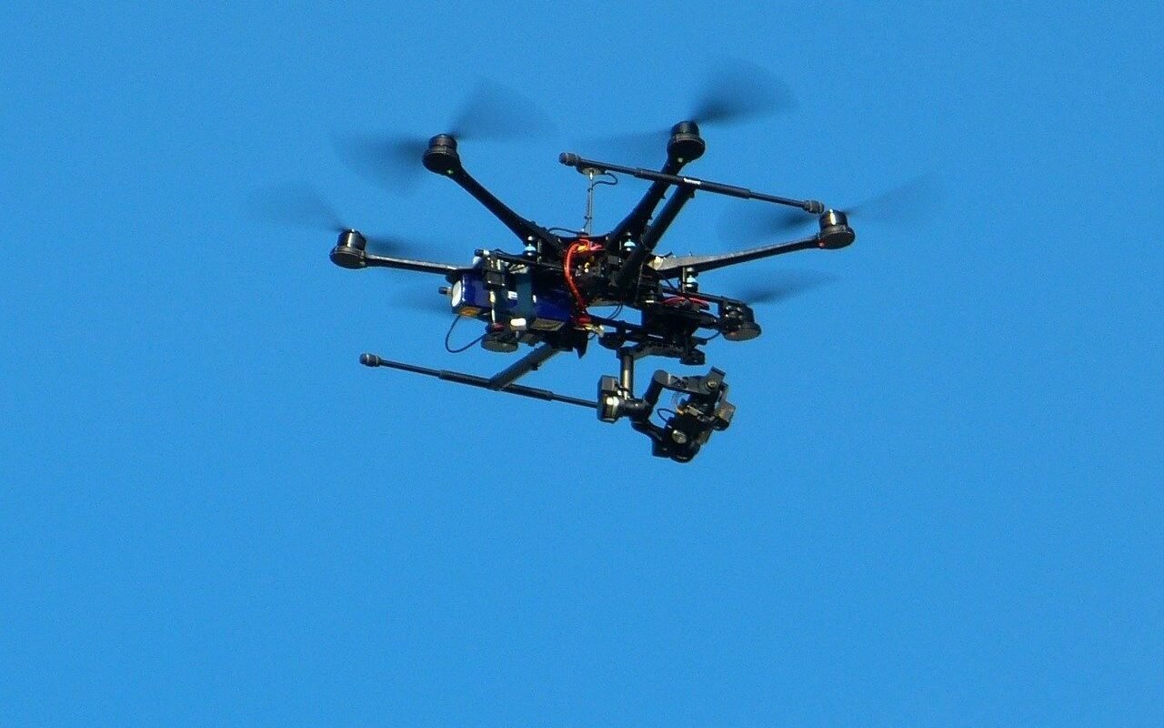 [ad_1] Ministerul de Interne sfătuiește cetățenii să nu utilizeze dronele în timpul mini-vacanței de Ziua Națională, subliniind că utilizarea fără autorizare poate perturba activitățile importante ale autorităților și poate reprezenta un risc pentru siguranța publică