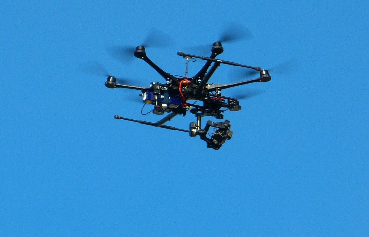 [ad_1] Ministerul de Interne sfătuiește cetățenii să nu utilizeze dronele în timpul mini-vacanței de Ziua Națională, subliniind că utilizarea fără autorizare poate perturba activitățile importante ale autorităților și poate reprezenta un risc pentru siguranța publică