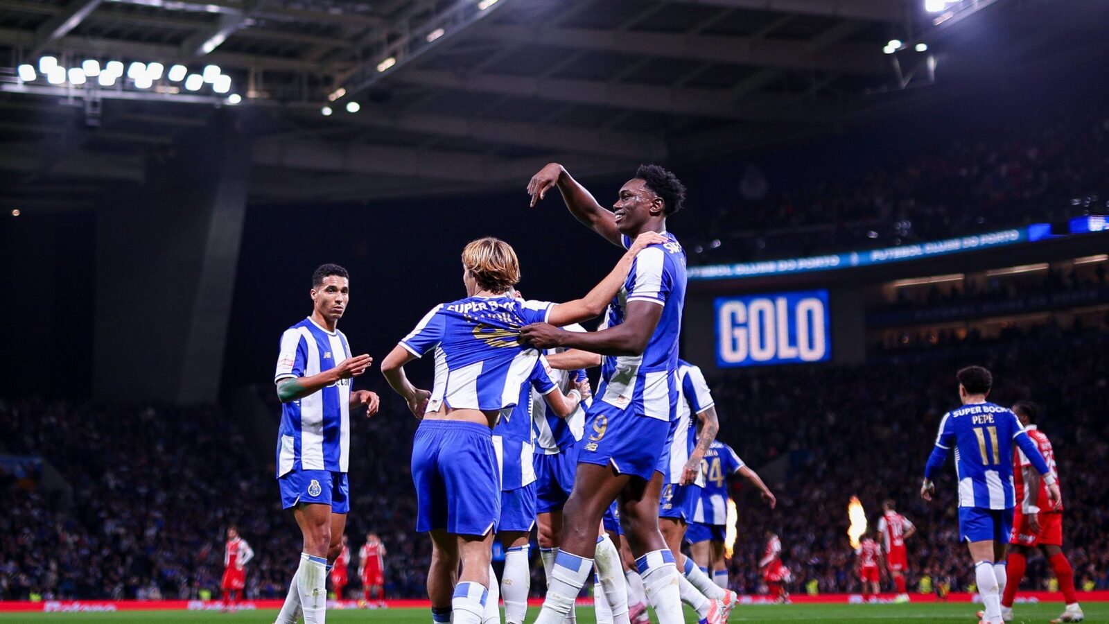 FC Porto închide etapa cu echipele din Minho, Sporting și Benfica în așteptare.