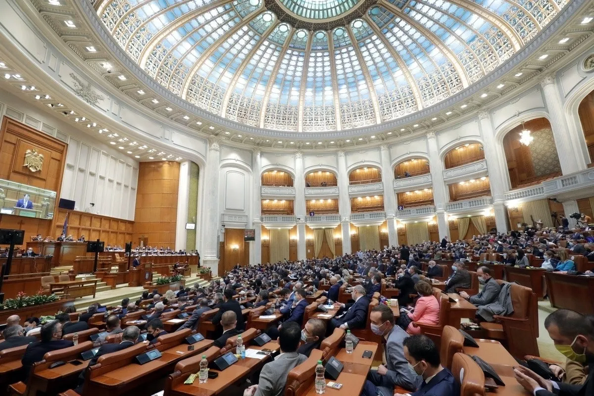 Fenechiu anunță că proiectul de lege pentru pensiile private va fi supus unei reanalize în Parlament, cu posibilitatea finalizării în acest an dacă Curtea Constituțională trimite rapid motivarea deciziei