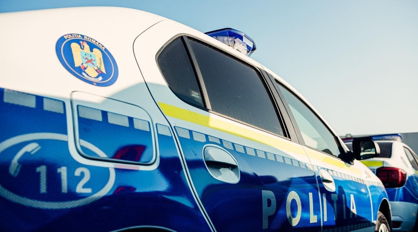 [ad_1] Un bărbat în vârstă de 45 de ani este cercetat pentru omor și violență în familie, fiind suspectat că și-a ucis partenera într-o localitate din județul Olt, conform informațiilor transmise de surse oficiale